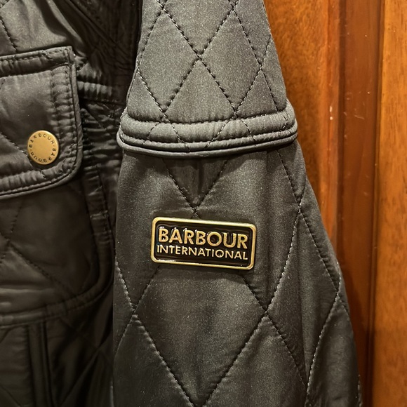 Barbour quilted jacket. - Picture 2 of 9